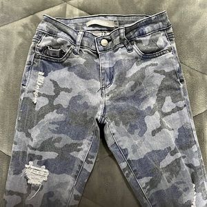 Adorable girls camo distressed skinny jeans, size 10